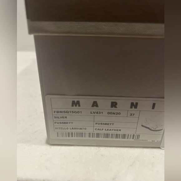 New in box MARNI silver leather bow front buckle sandals. Size 37/7. Never worn. - Picture 11 of 11